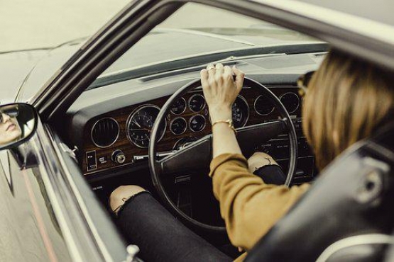 Kultura jazdy samochodem – co trzeba wiedzieć?